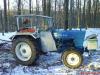 Ford 2000 S beim Holz spalten            (2411) 
